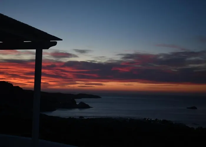 Majestic Blue - House With Garden!