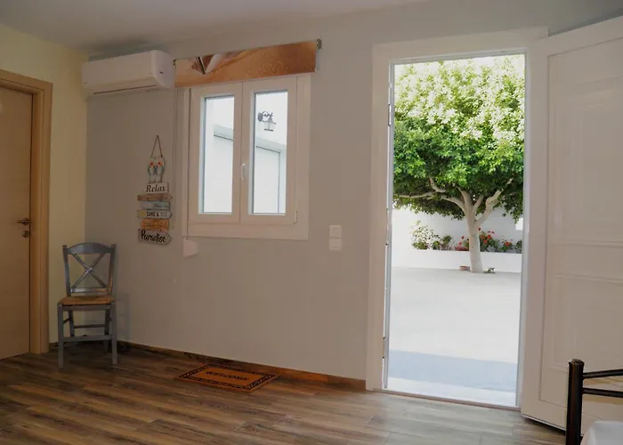 Feriehus Majestic Blue - House With Garden! Mandrakia