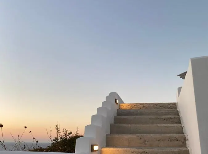 Feriehus Majestic Blue - House With Garden! Mandrakia