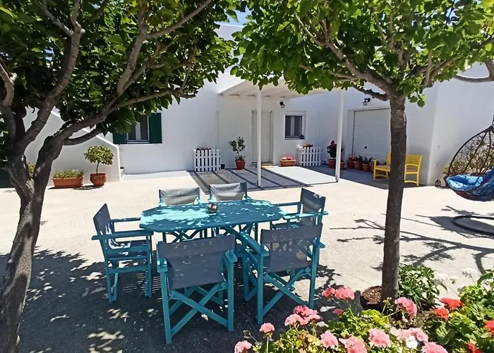 Majestic Blue - House With Garden! Mandrakia