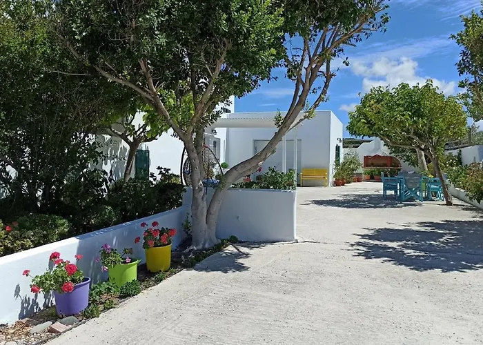 Majestic Blue - House With Garden!