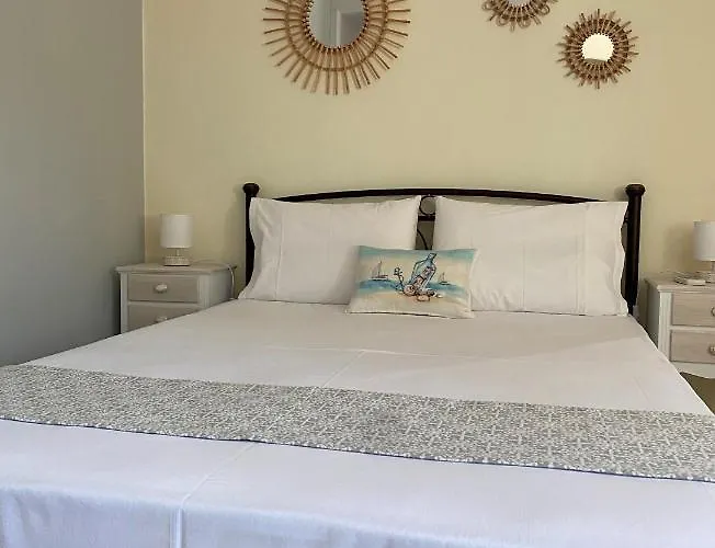 Feriehus Majestic Blue - House With Garden! Mandrakia