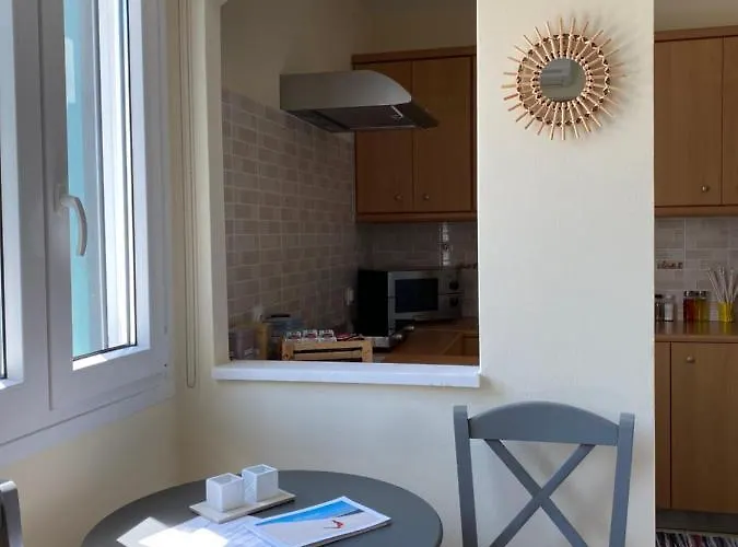 Majestic Blue - House With Garden!