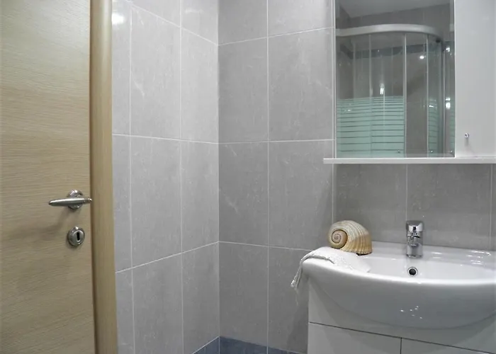 Majestic Blue - House With Garden! Feriehus Mandrakia