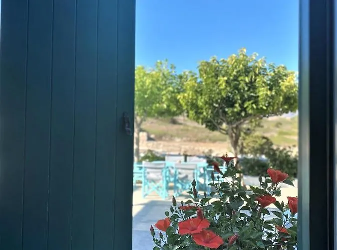 Feriehus Majestic Blue - House With Garden! Mandrakia