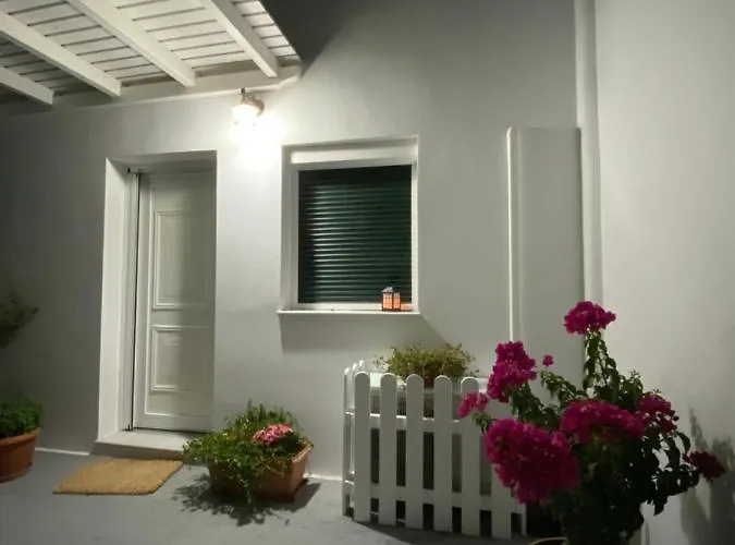 Feriehus Majestic Blue - House With Garden! Mandrakia